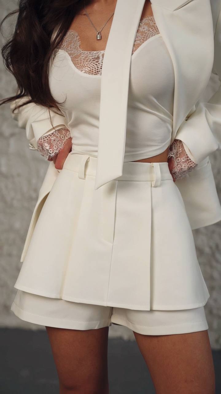 Blazer made of dense suiting fabric